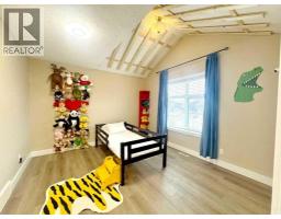 Family room - 109 Kinniburgh Boulevard E Boulevard E, Chestermere, AB T1X0L9 Photo 11