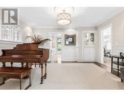 Kitchen - 8 Wilgar Road, Toronto, ON M8X1J4 Photo 7