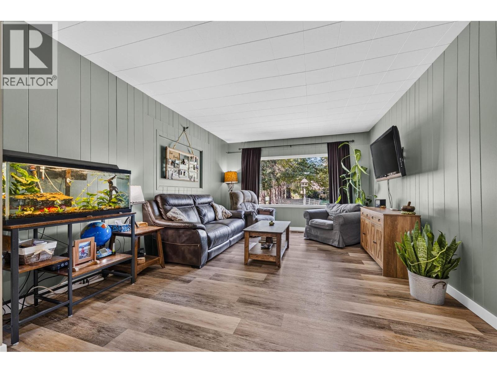 717 Larsen Road - 11