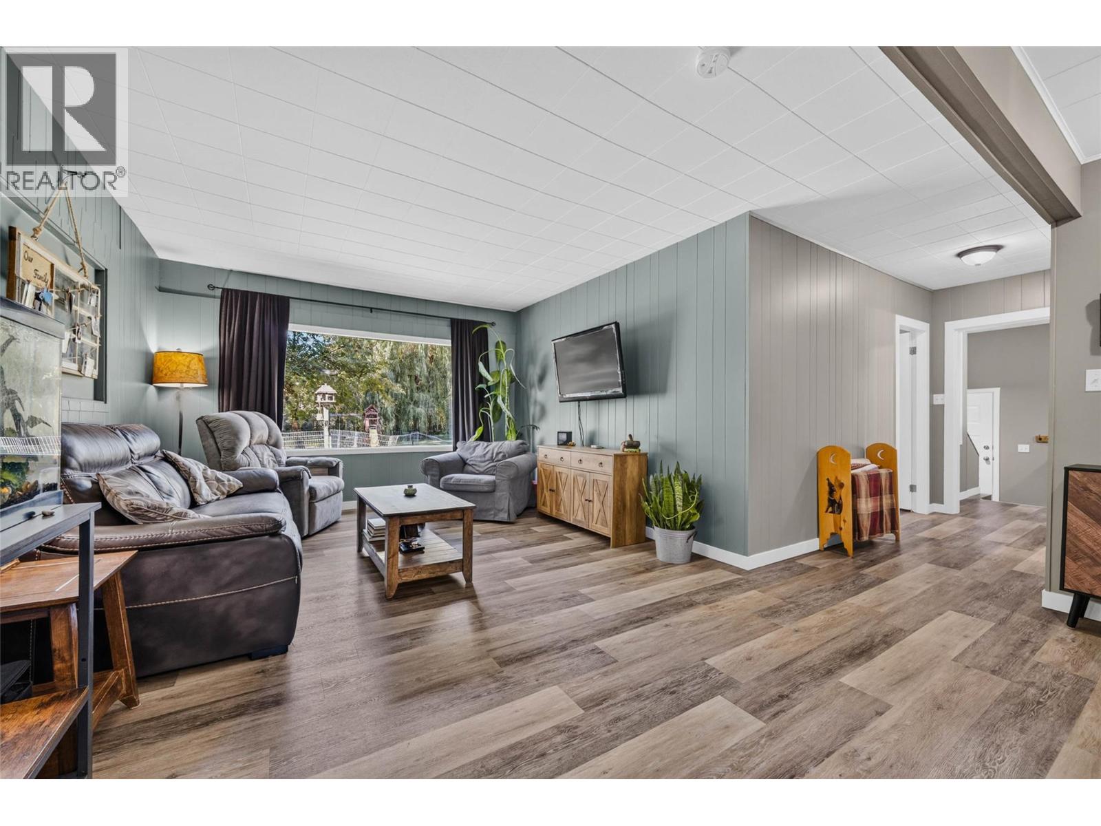 717 Larsen Road - 13