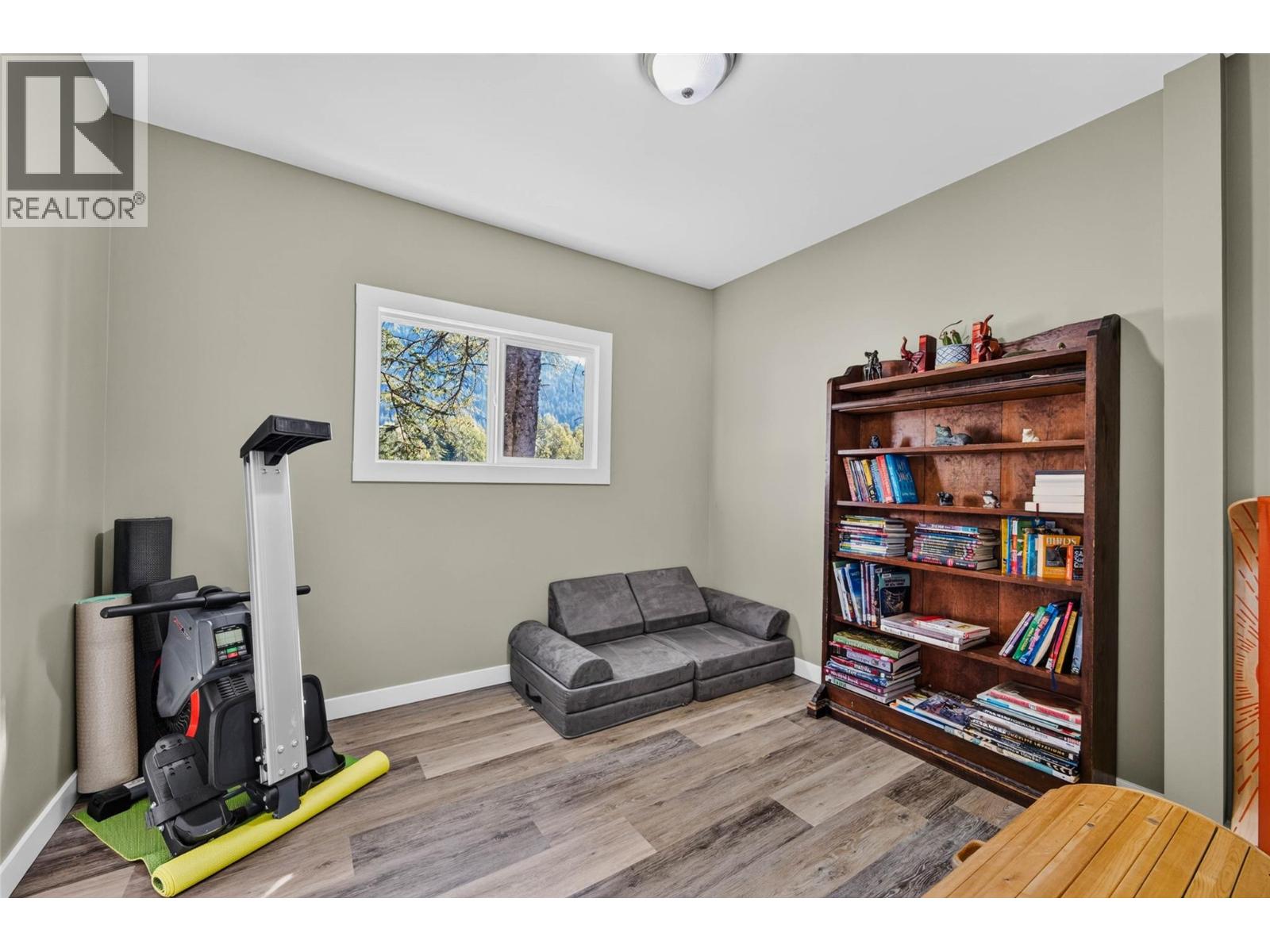 717 Larsen Road - 30