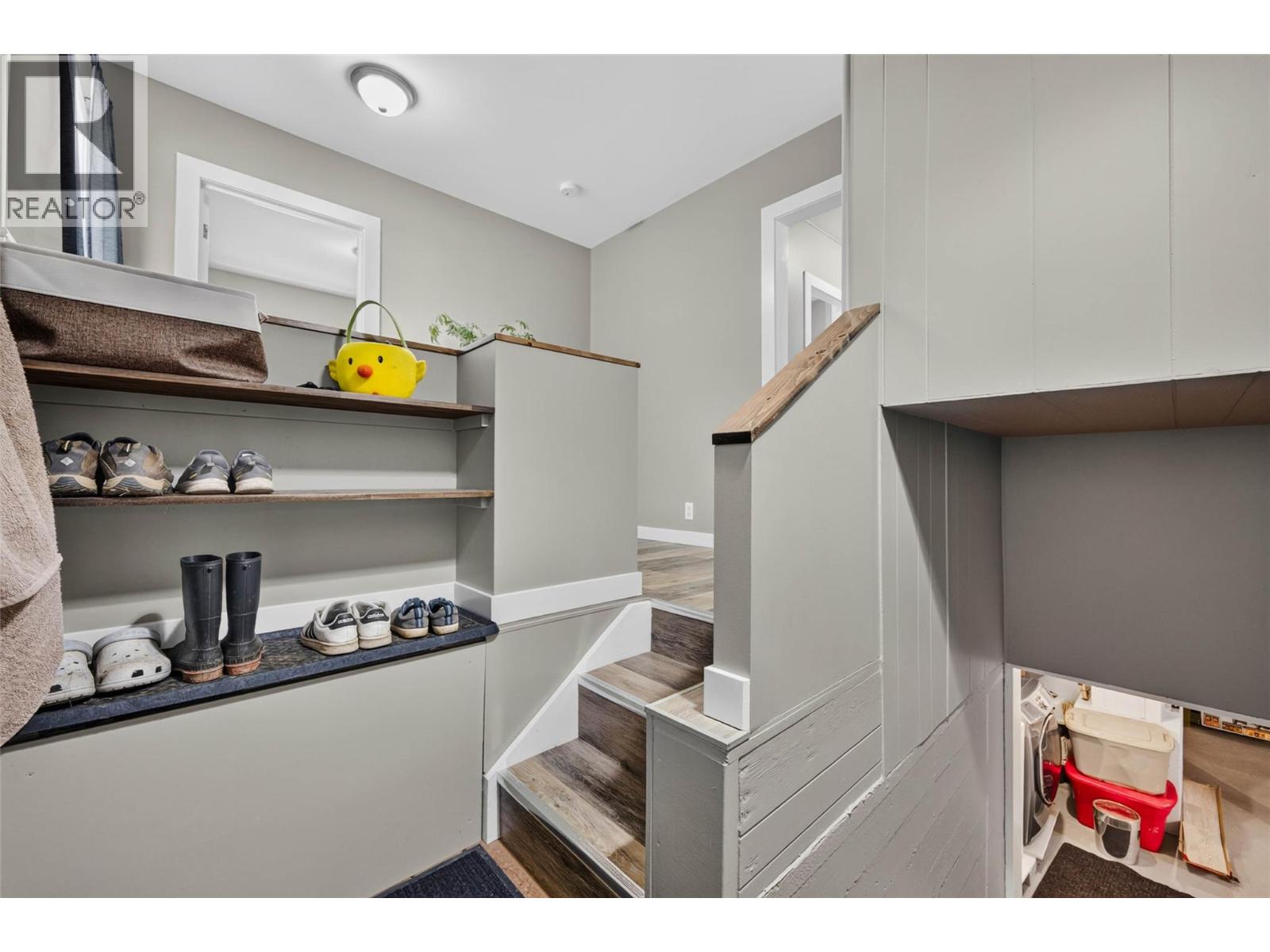 717 Larsen Road - 33