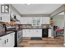 Primary Bedroom - 717 Larsen Road, Salmo, BC V0G1Z0 Photo 7