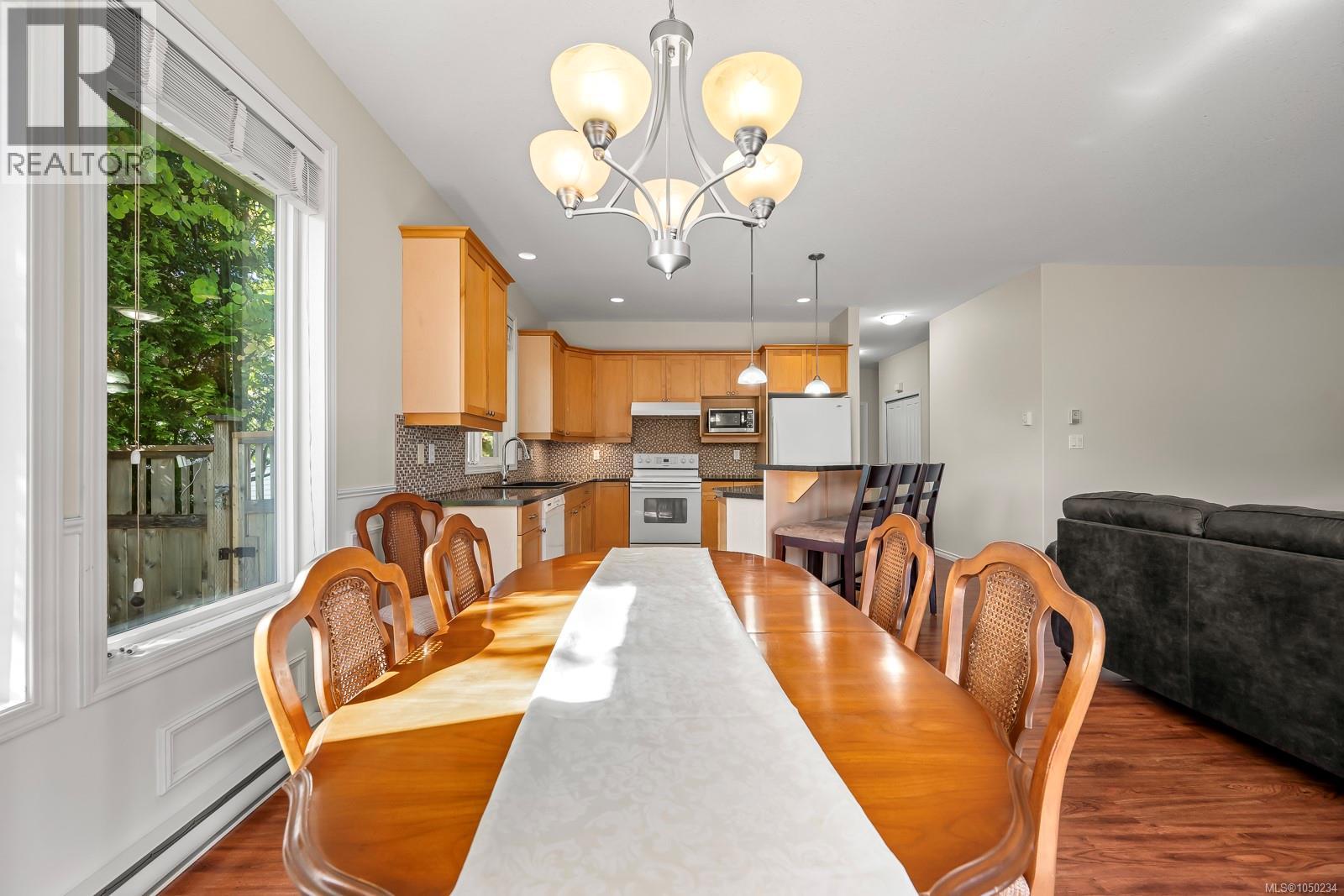 2464 Stirling Cres - 17