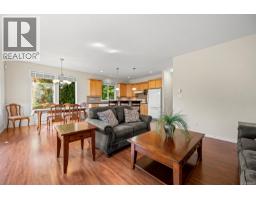 2464 Stirling Cres, Courtenay, BC V9N1Y2 Photo 12