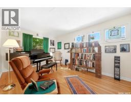 Living room - 2728 Assiniboine Avenue, Regina, SK S4S1C6 Photo 13