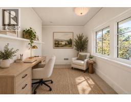 1027 Deal St, Oak Bay, BC V8S5G6 Photo 22