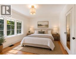 1027 Deal St, Oak Bay, BC V8S5G6 Photo 13