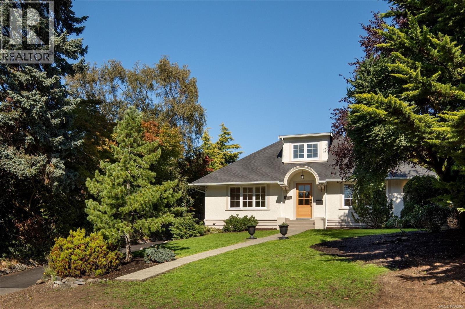  1027 Deal Street, Oak Bay