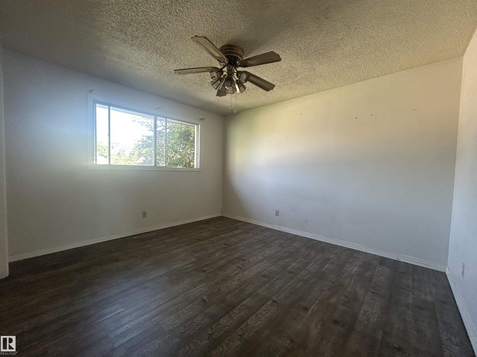 10450 69 AV NW - 3
