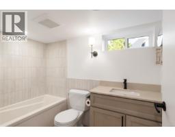 1027 Deal St, Oak Bay, BC V8S5G6 Photo 23