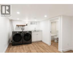 1027 Deal St, Oak Bay, BC V8S5G6 Photo 24