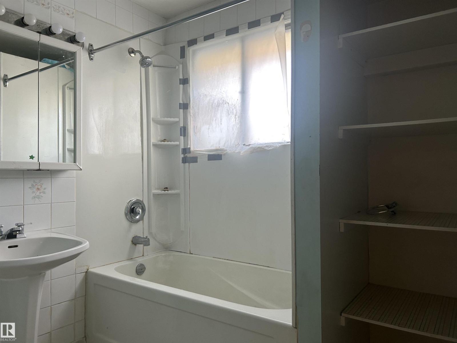 10450 69 AV NW - 10