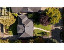 1027 Deal St, Oak Bay, BC V8S5G6 Photo 35