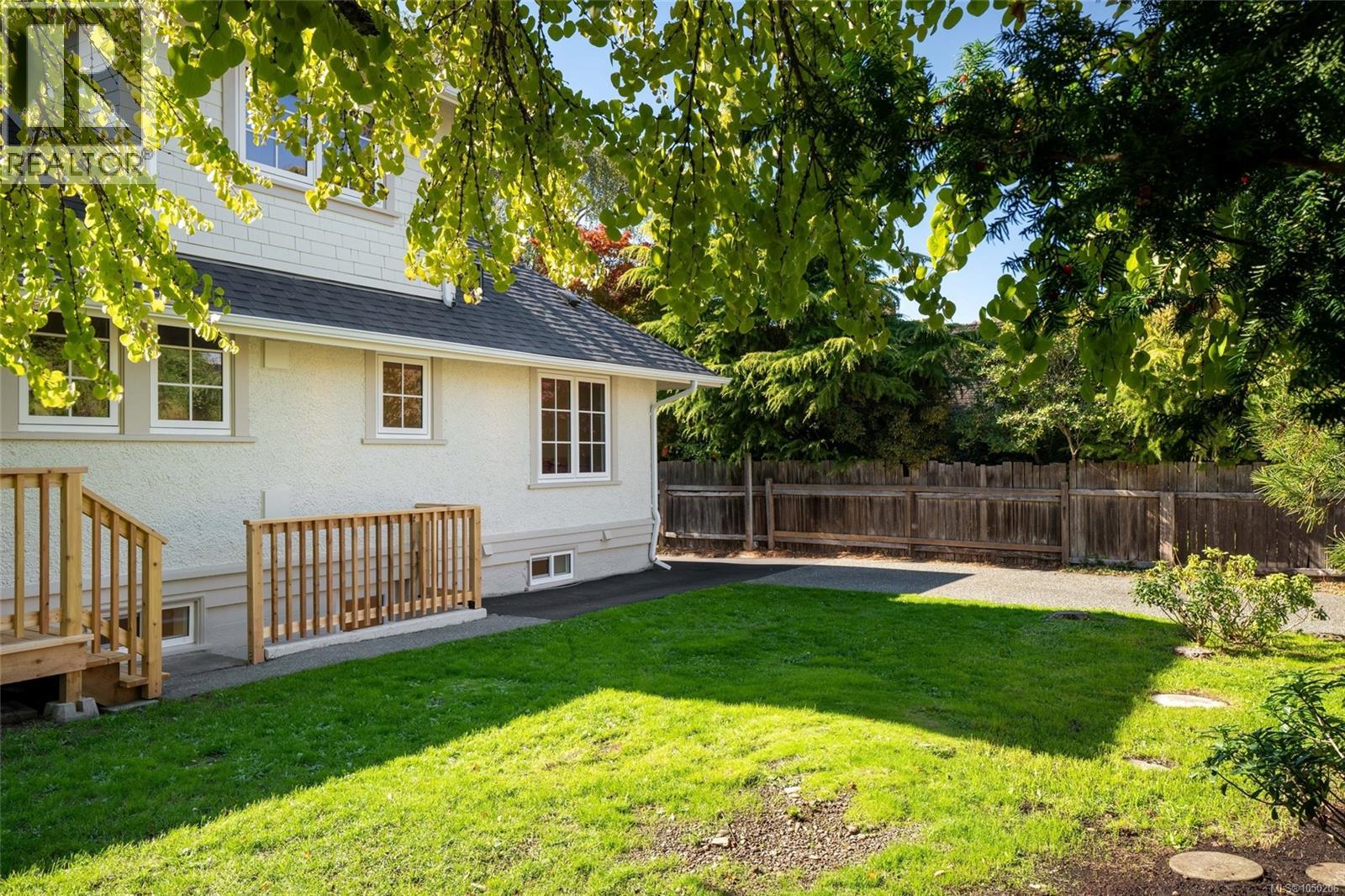 1027 Deal St - 28