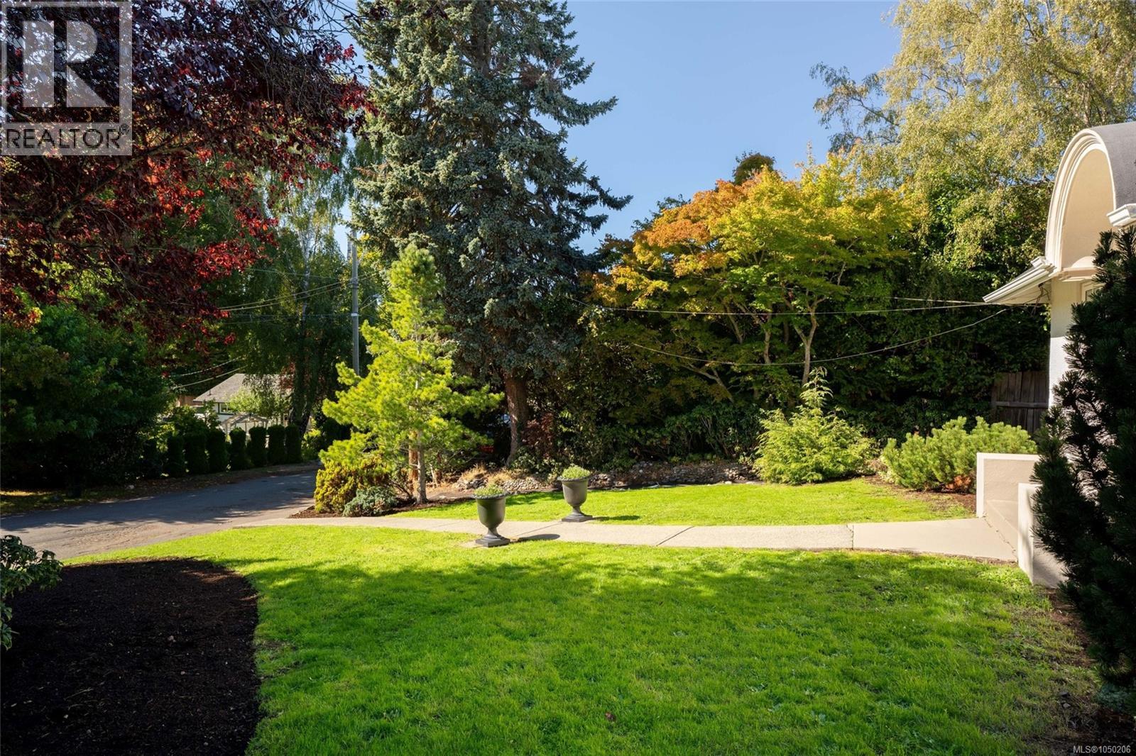  1027 Deal Street, Oak Bay