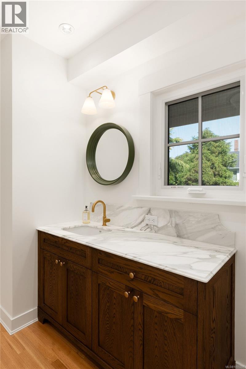  1027 Deal Street, Oak Bay