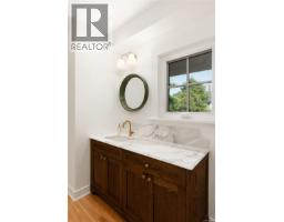 1027 Deal St, Oak Bay, BC V8S5G6 Photo 16