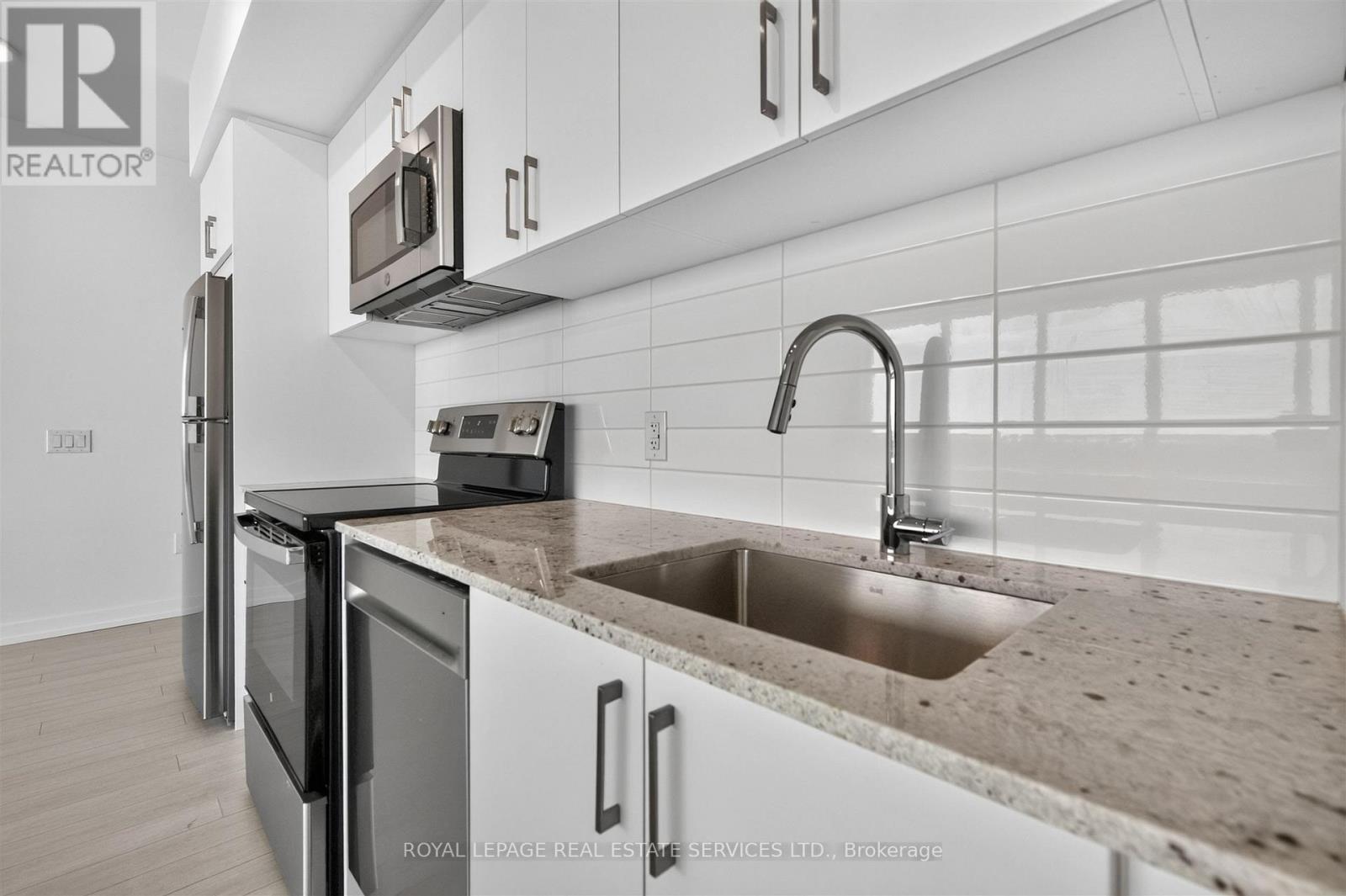 1813 - 4010 EGLINTON AVENUE W, Toronto (Humber Heights) — photo 9