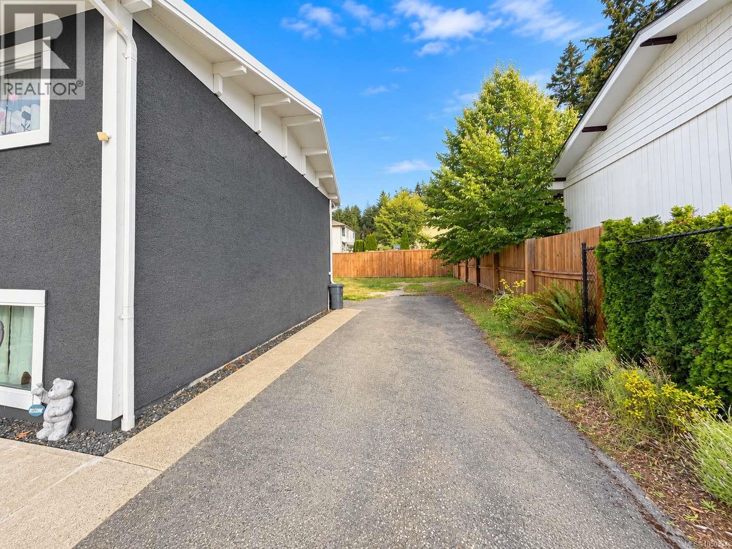 2349 Anderson Ave - Image 41