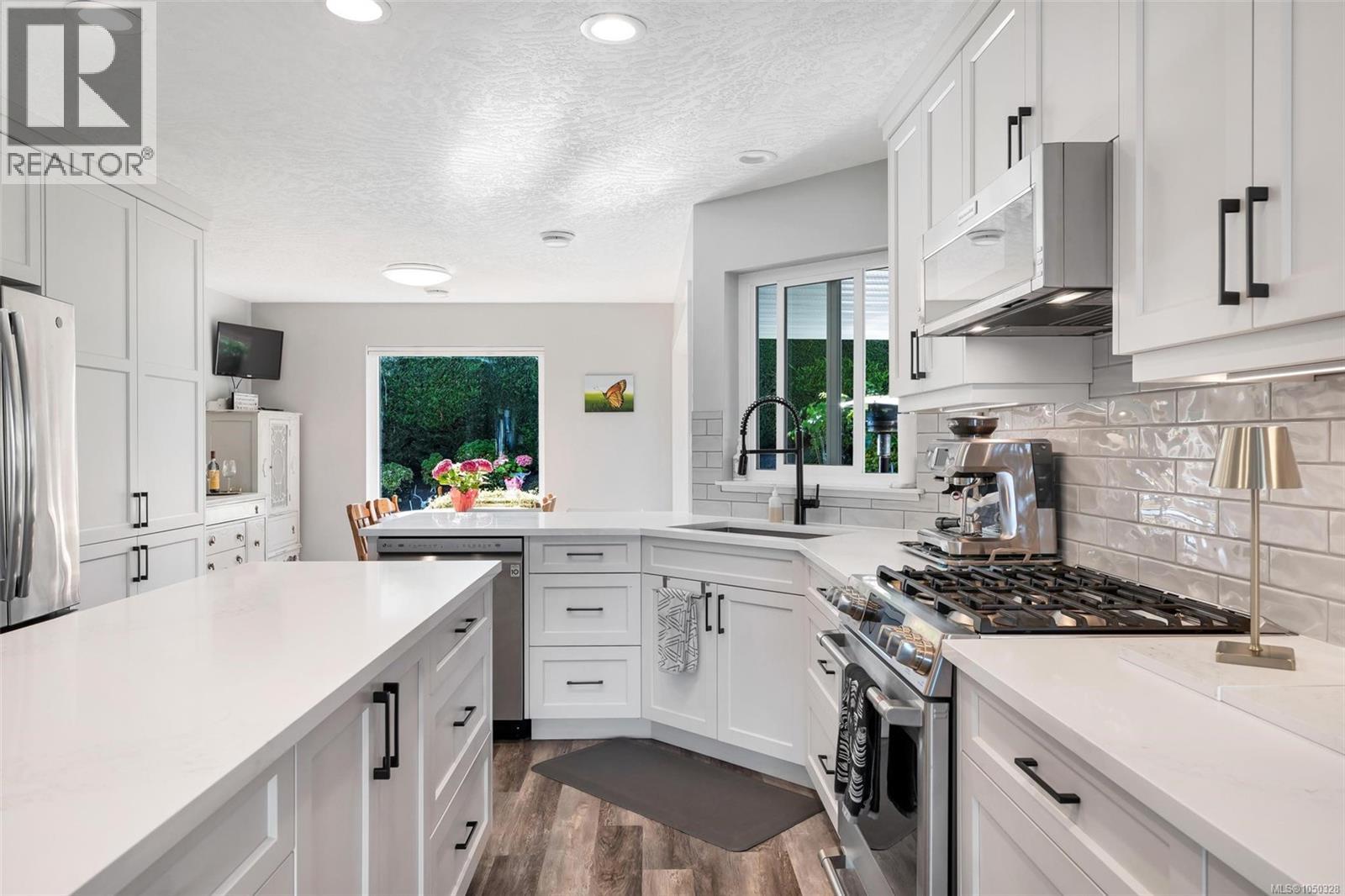 3626 Panorama Ridge - Image 15