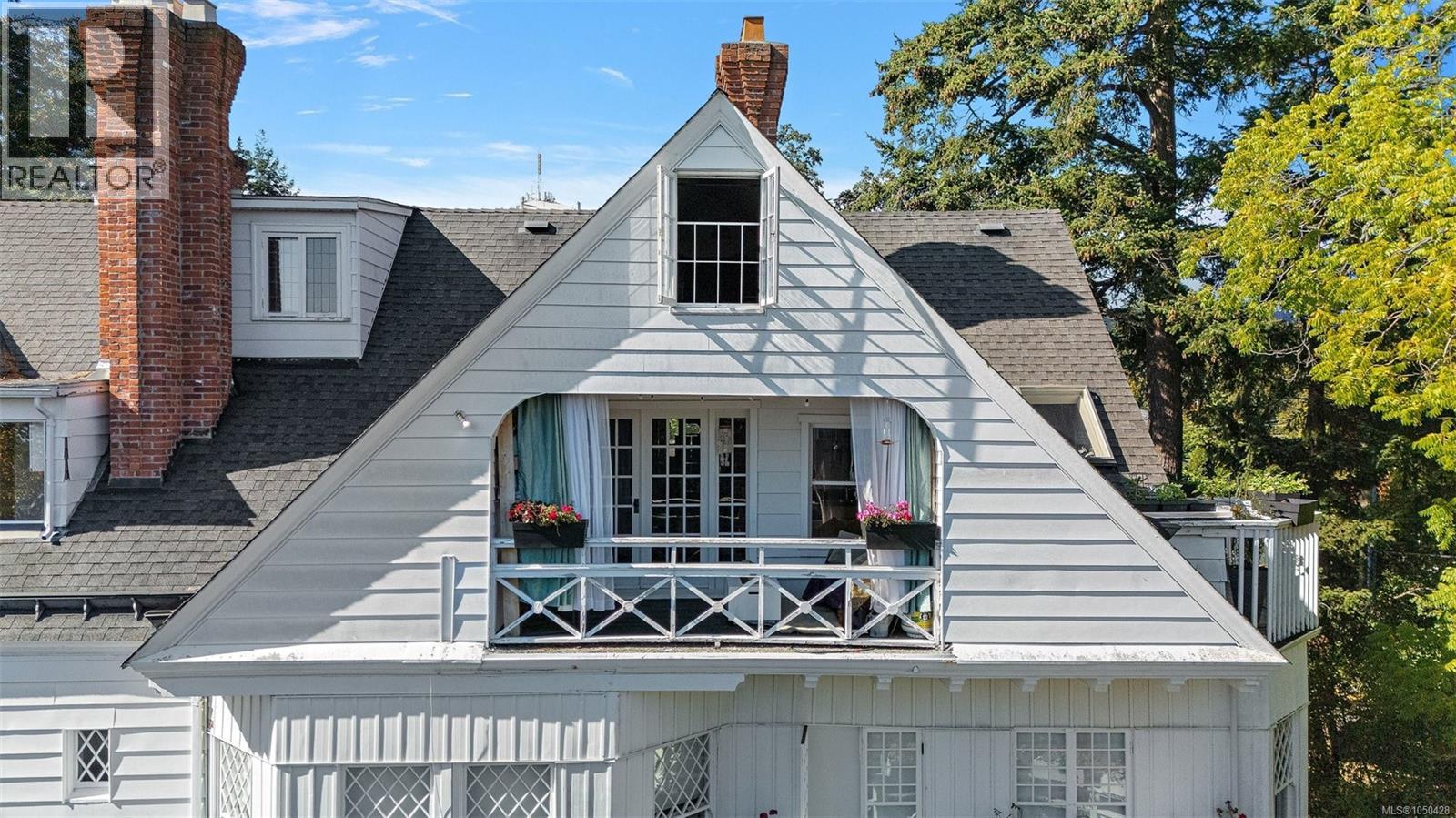 5 1715 Rockland Avenue, Victoria