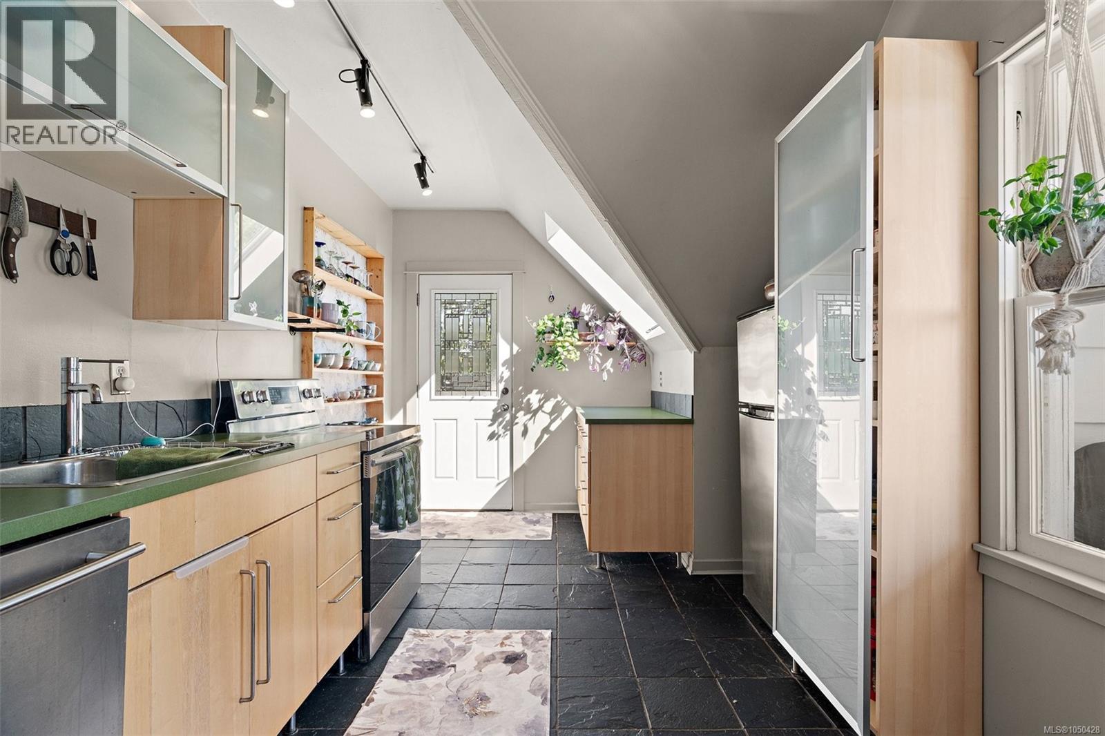 5 1715 Rockland Avenue, Victoria