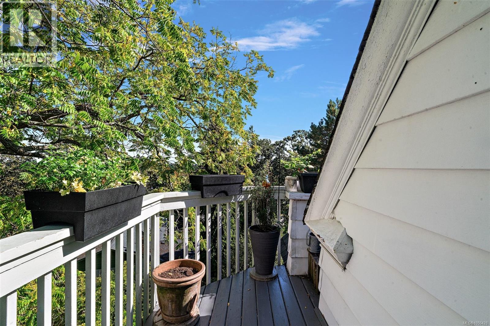 5 1715 Rockland Avenue, Victoria