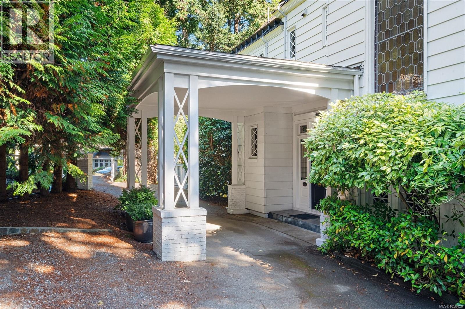 5 1715 Rockland Avenue, Victoria