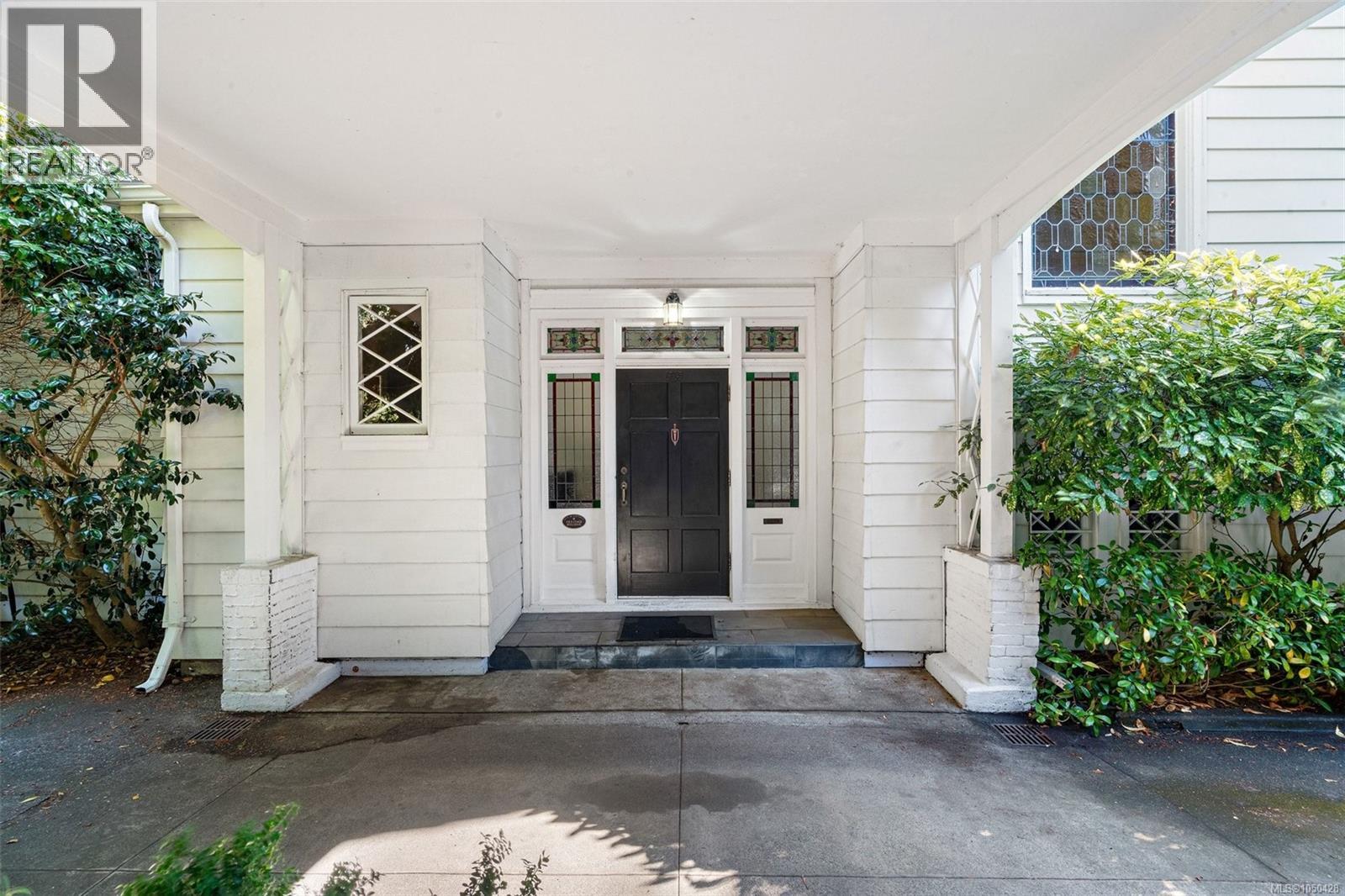 5 1715 Rockland Avenue, Victoria