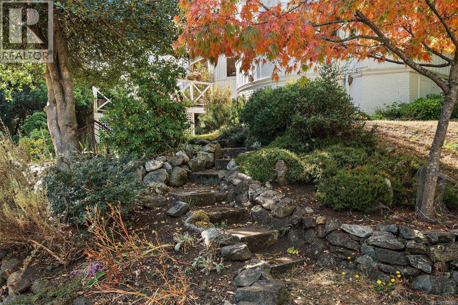 5 1715 Rockland Avenue, Victoria