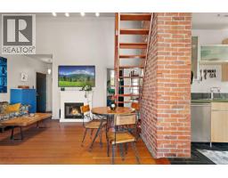 Living room - 5 1715 Rockland Ave, Victoria, BC V8S1W6 Photo 7