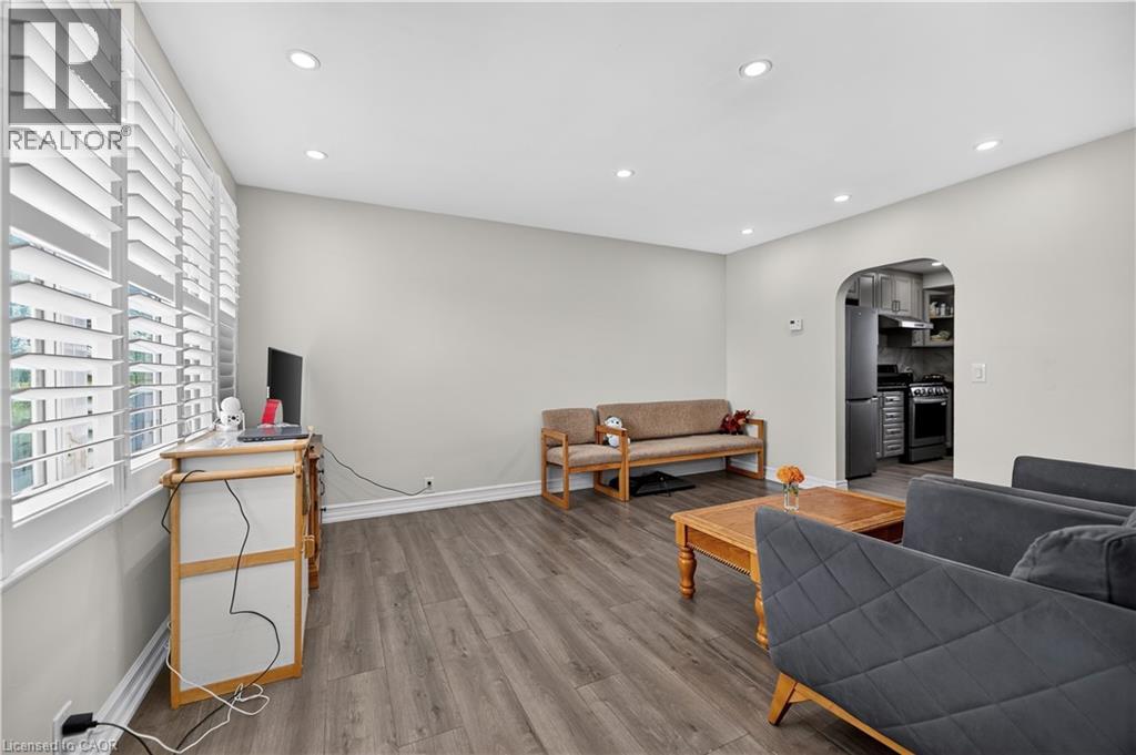 685717 HWY 2 Unit# Right Side, Woodstock — photo 3