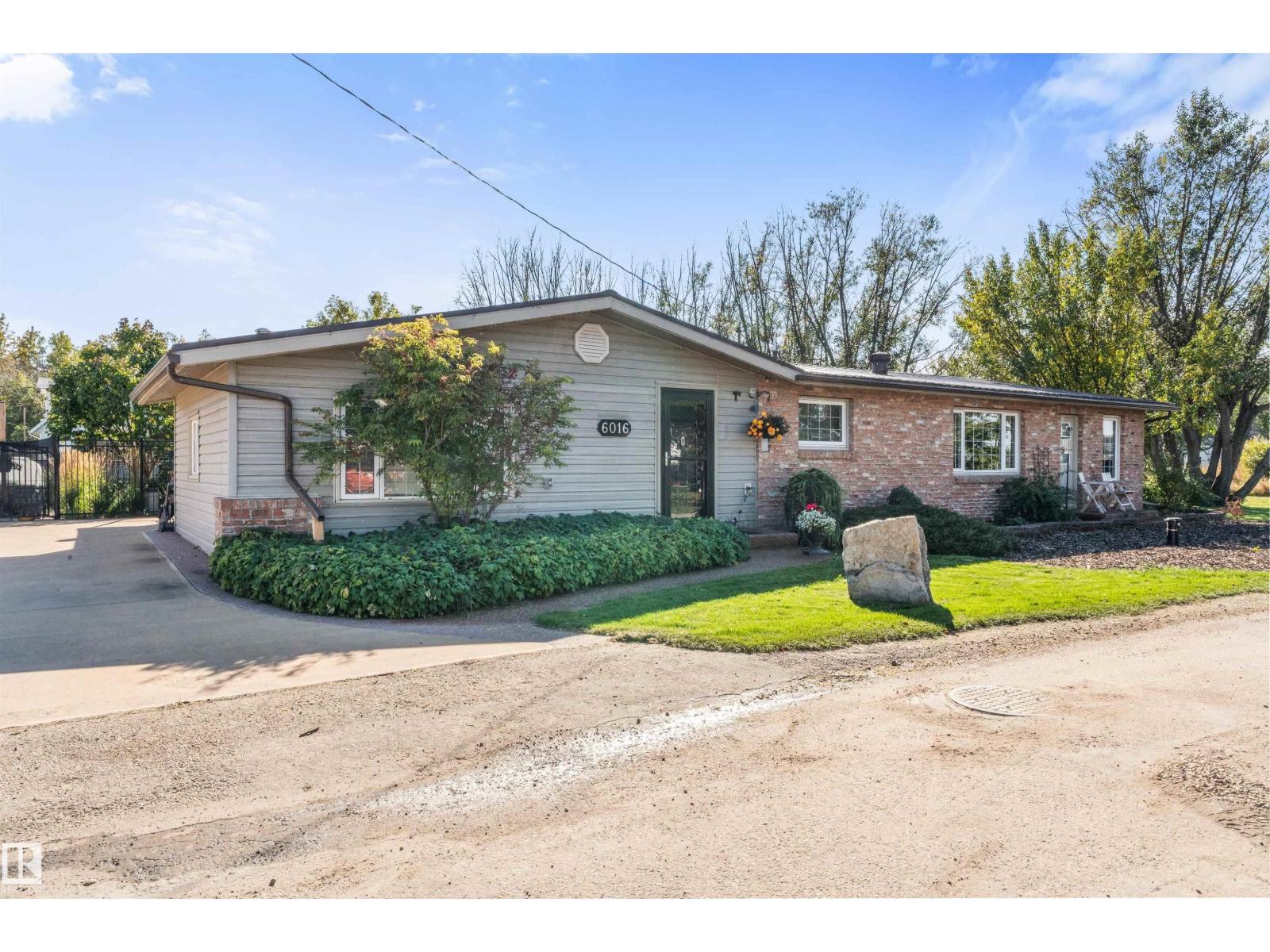 6016 52 AV, Rural Lac Ste. Anne County, Alberta, T0E0A0, Rural Lac Ste. Anne County, Alberta — photo 3 of 5
