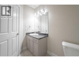 4pc Bathroom - 129 Airmont Court, Fort Mcmurray, AB T9J1G1 Photo 11