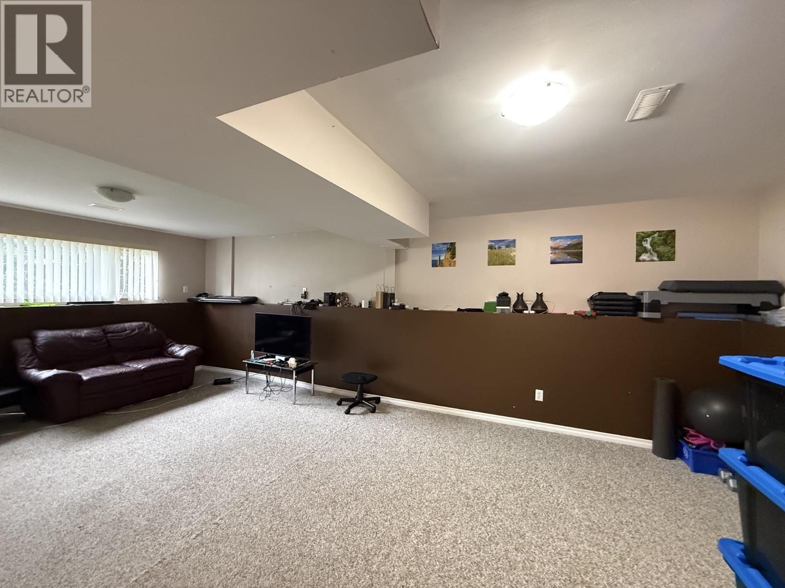 1095 PIGEON AVENUE - 12