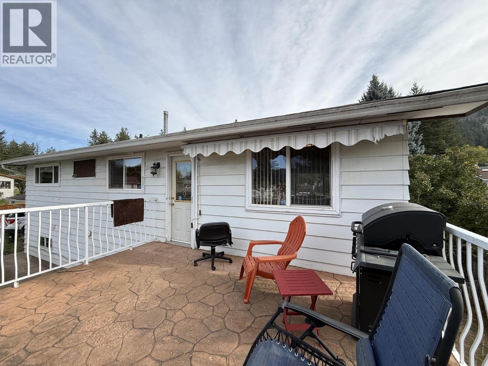 1095 PIGEON AVENUE - 16