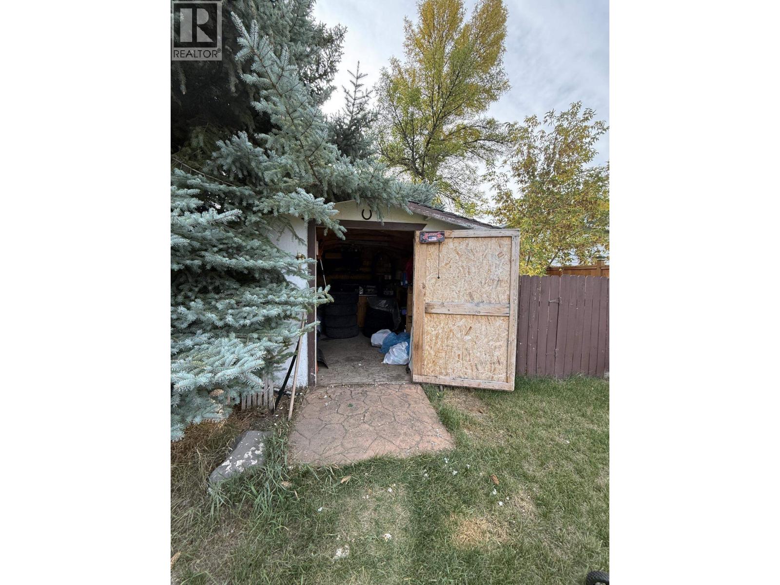1095 PIGEON AVENUE - Image 20