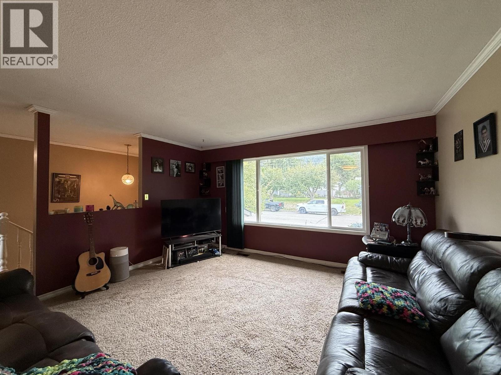 1095 PIGEON AVENUE - 7