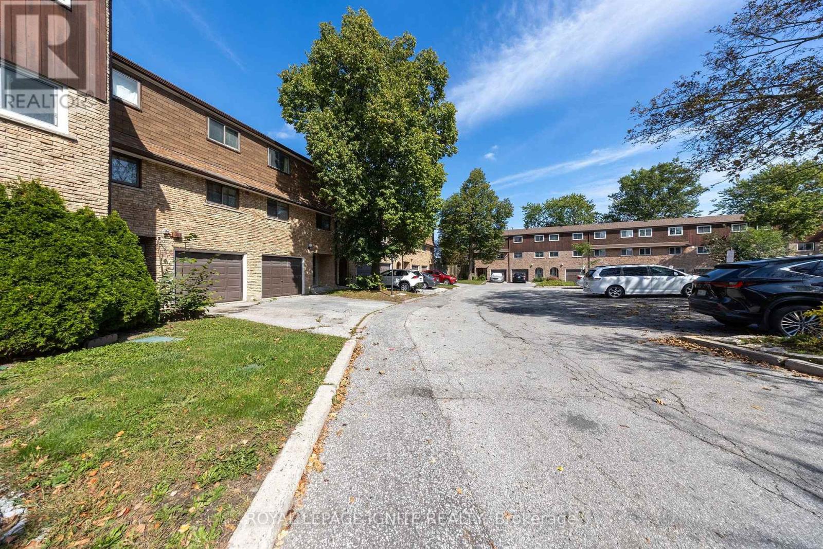 #4 21 ROCKWOOD DRIVE - 25