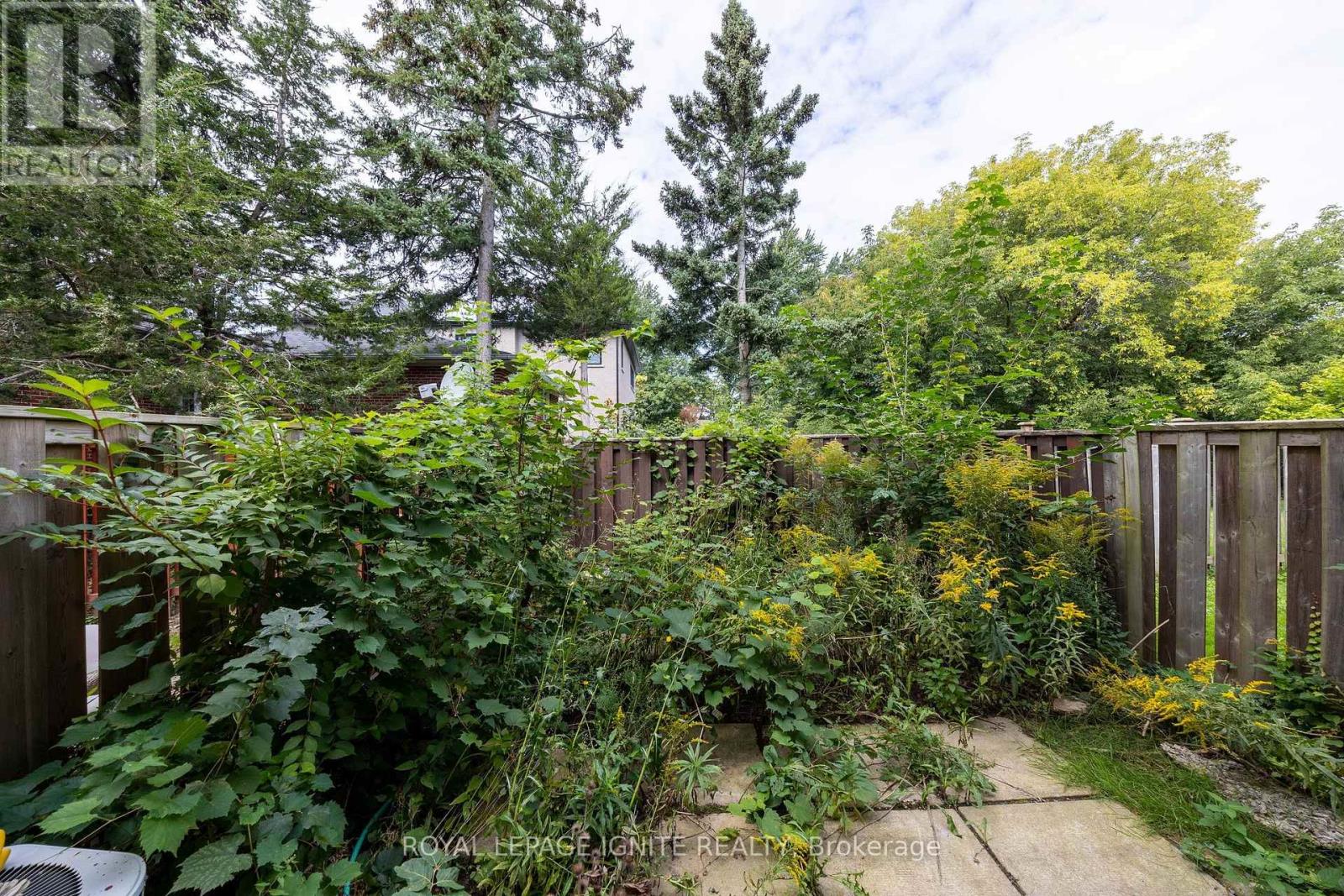#4 21 ROCKWOOD DRIVE - 26