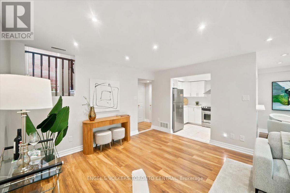 TH18 - 100 ARBORS LANE, Vaughan (West Woodbridge) — photo 4