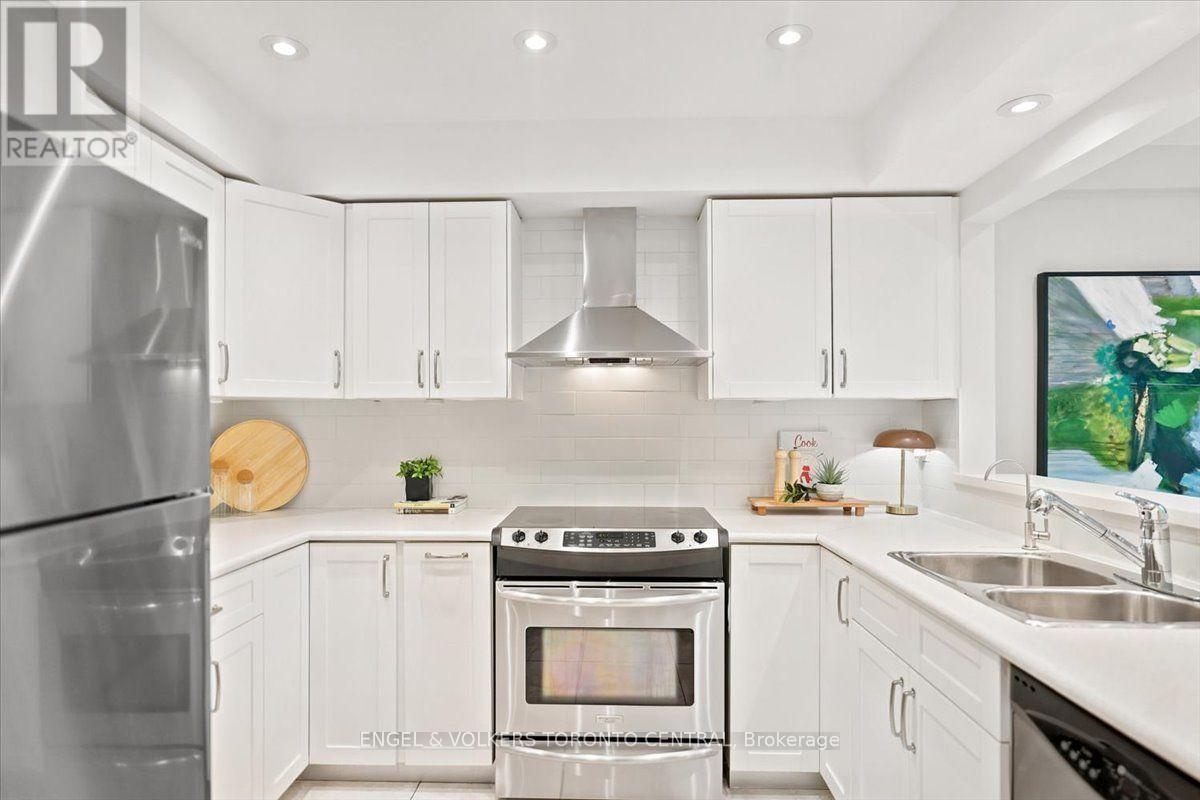 TH18 - 100 ARBORS LANE, Vaughan (West Woodbridge) — photo 7