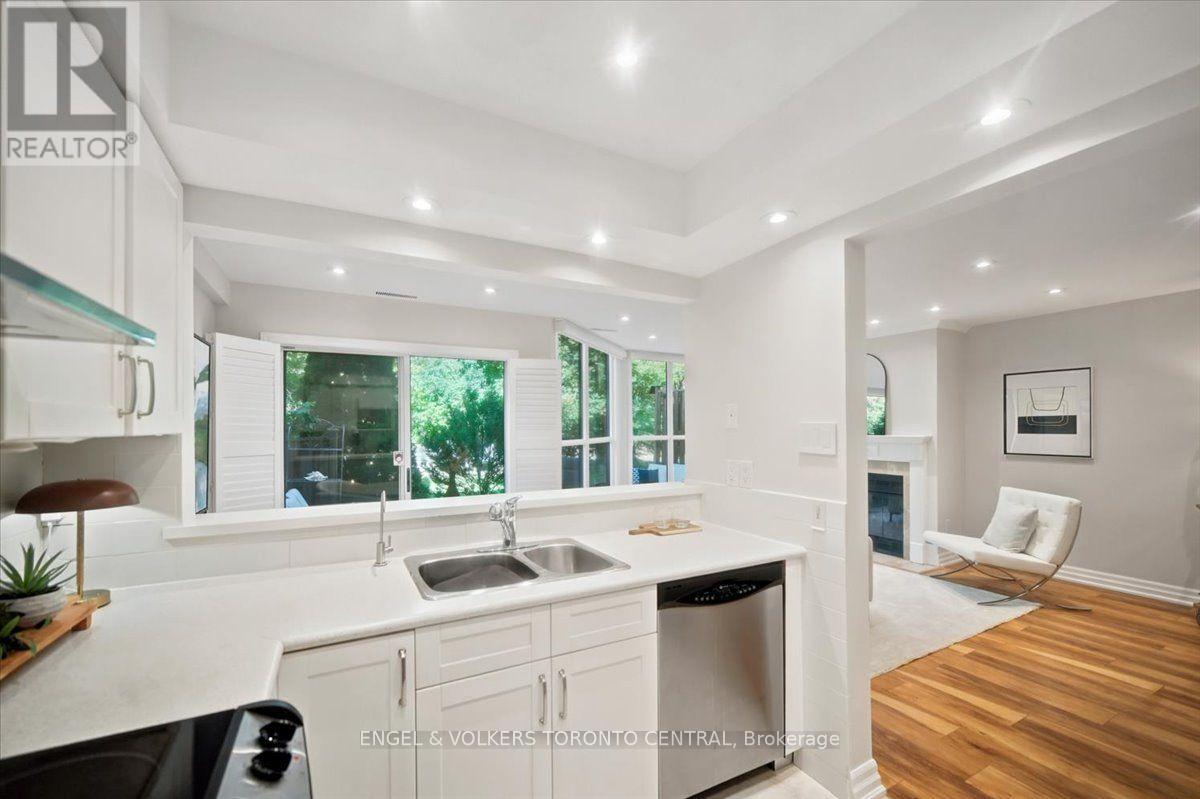 TH18 - 100 ARBORS LANE, Vaughan (West Woodbridge) — photo 8