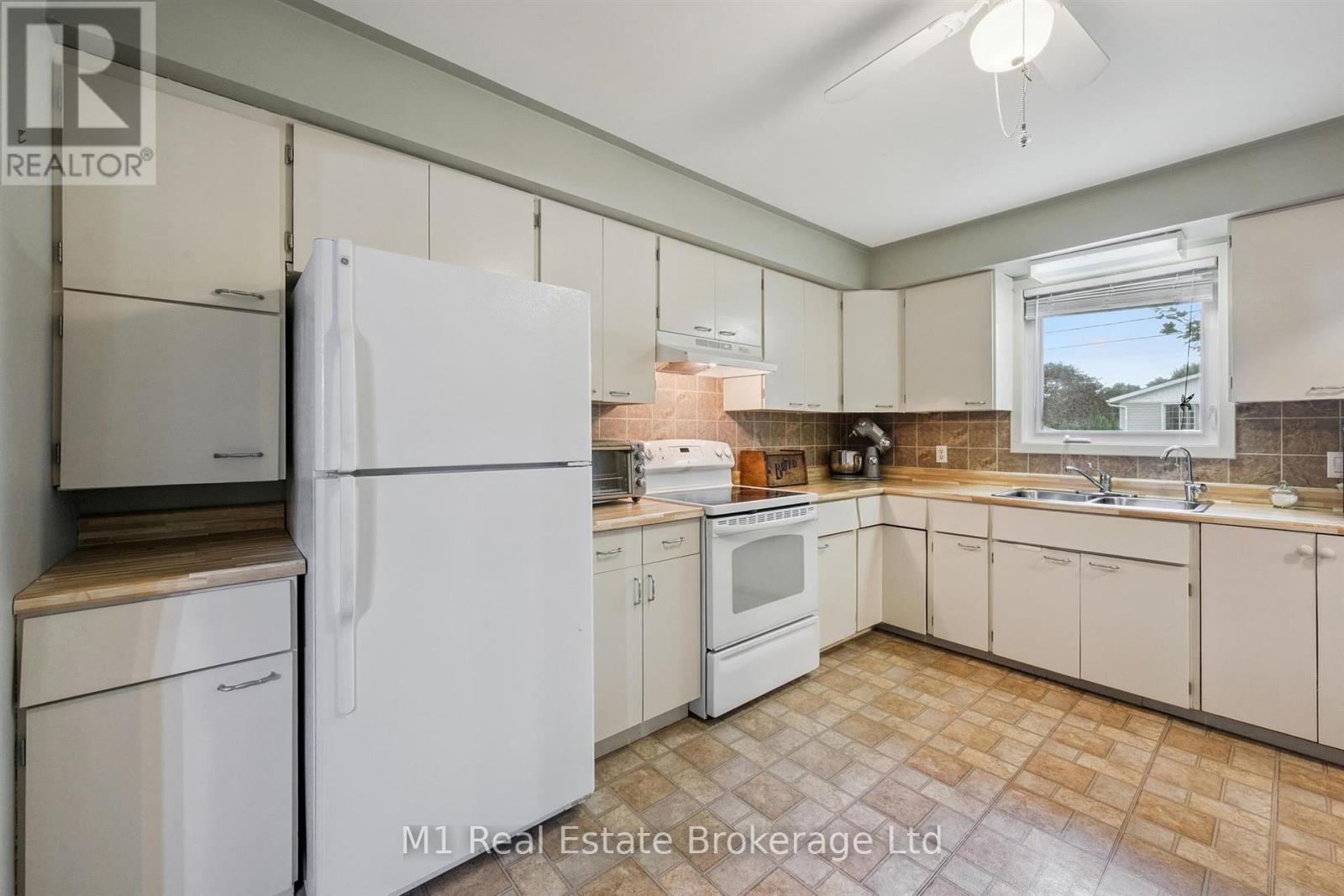 205 ALBERT STREET, Minto — photo 11
