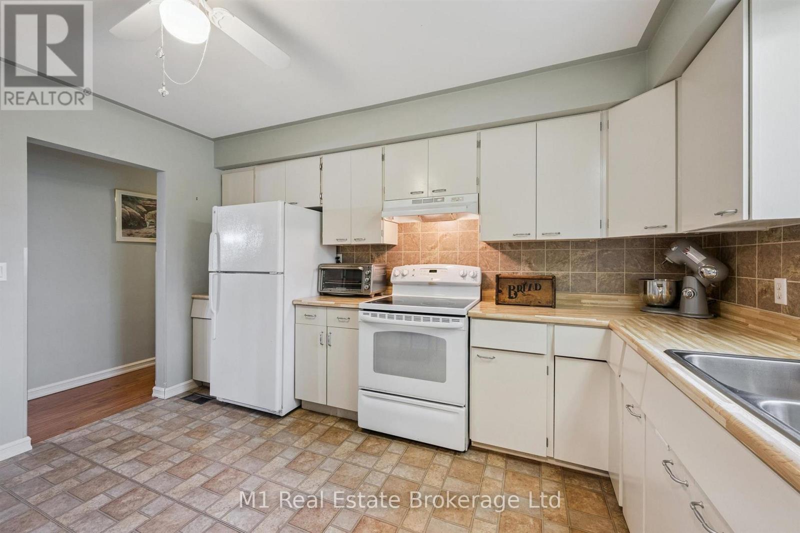 205 ALBERT STREET, Minto — photo 12
