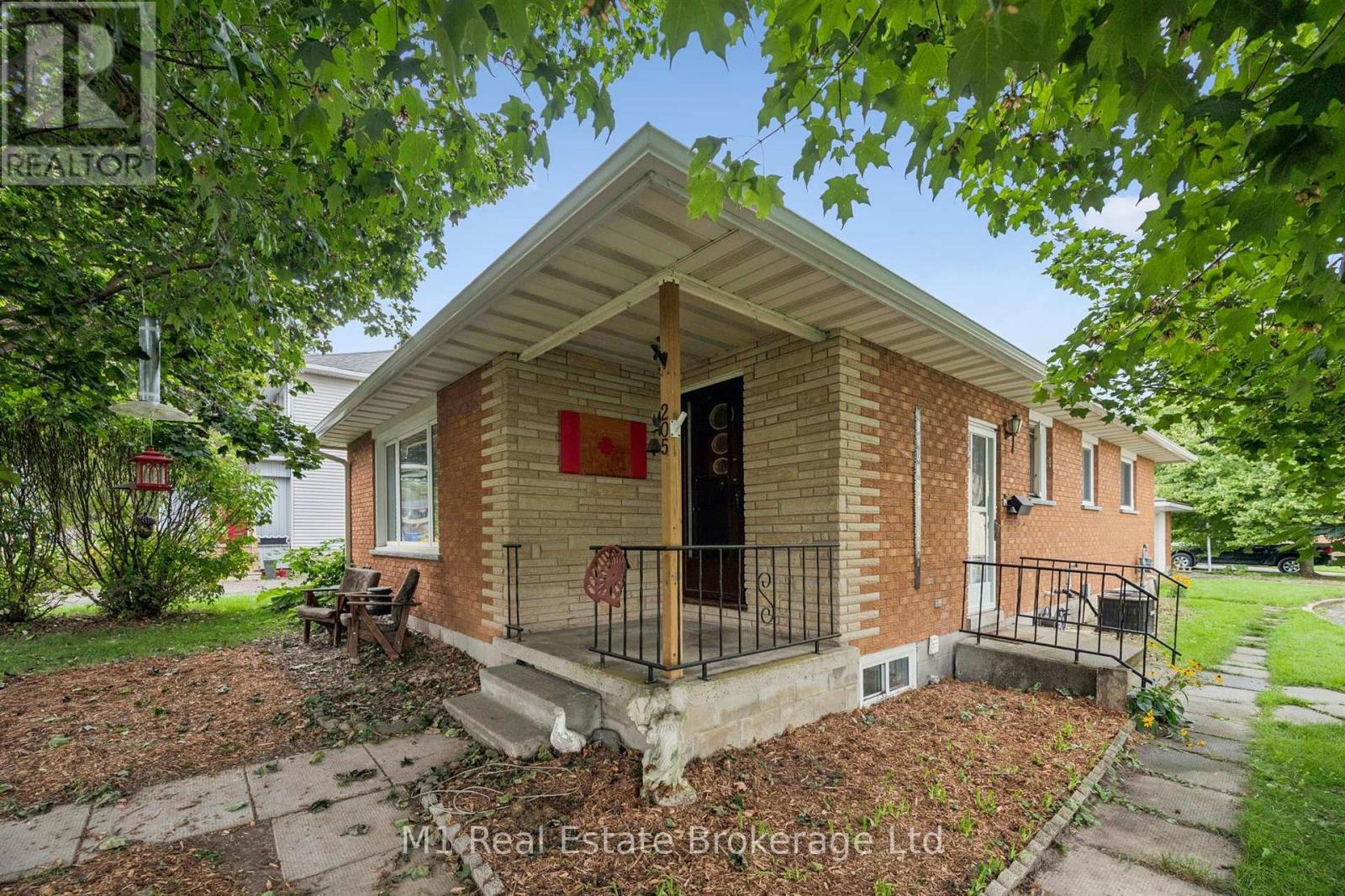 205 ALBERT STREET, Minto — photo 3