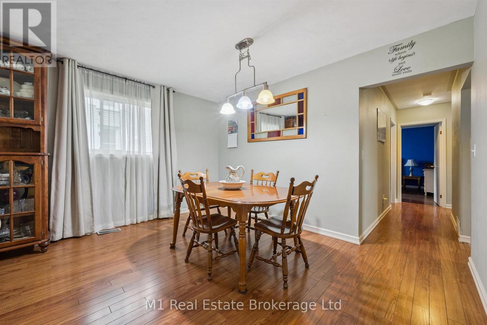 205 ALBERT STREET, Minto — photo 9