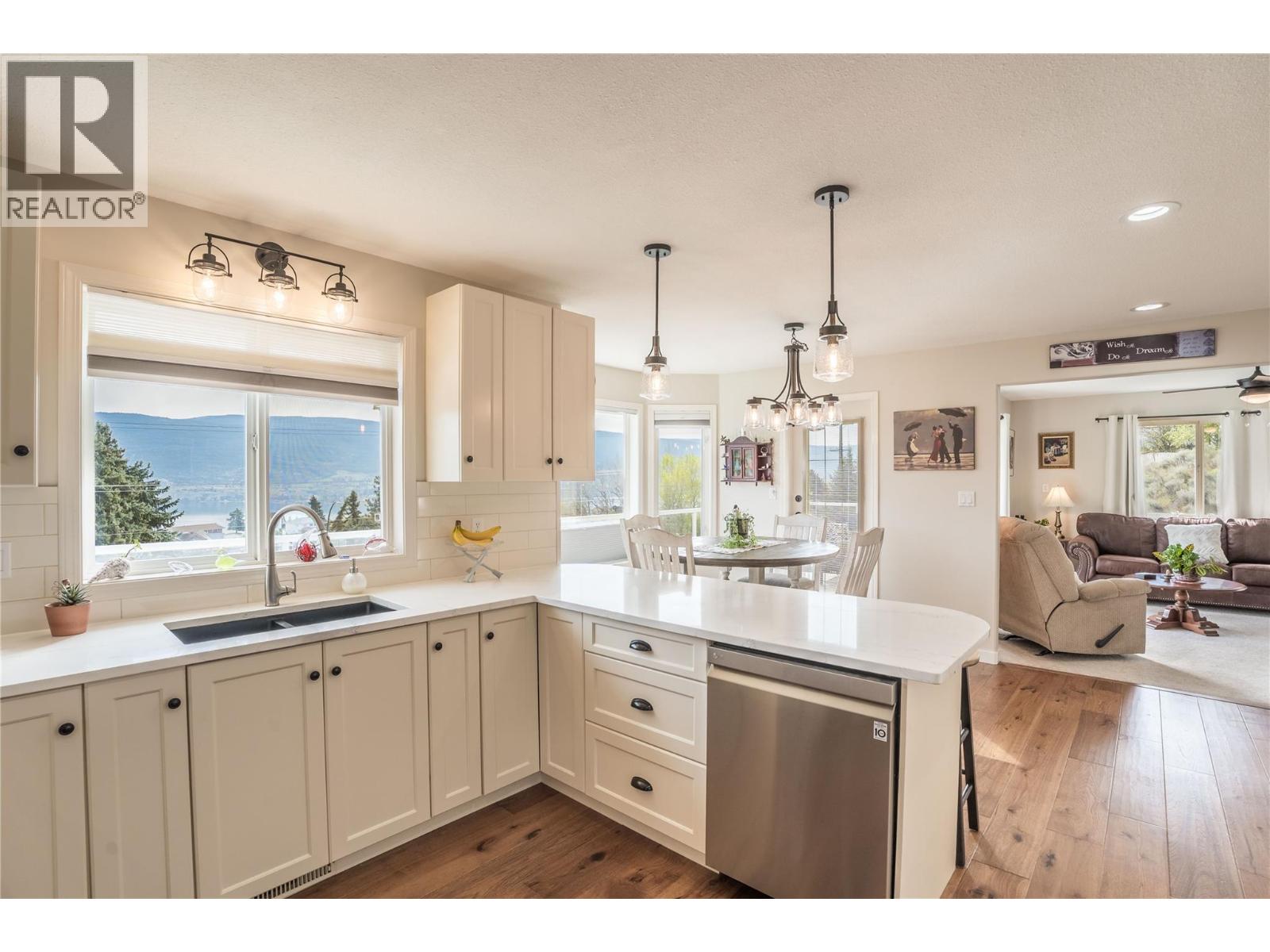 10804 GIANTS HEAD Road, Summerland