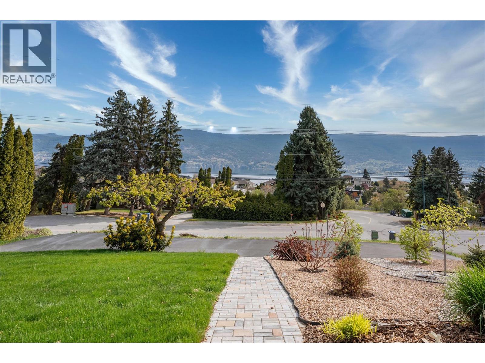 10804 GIANTS HEAD Road, Summerland